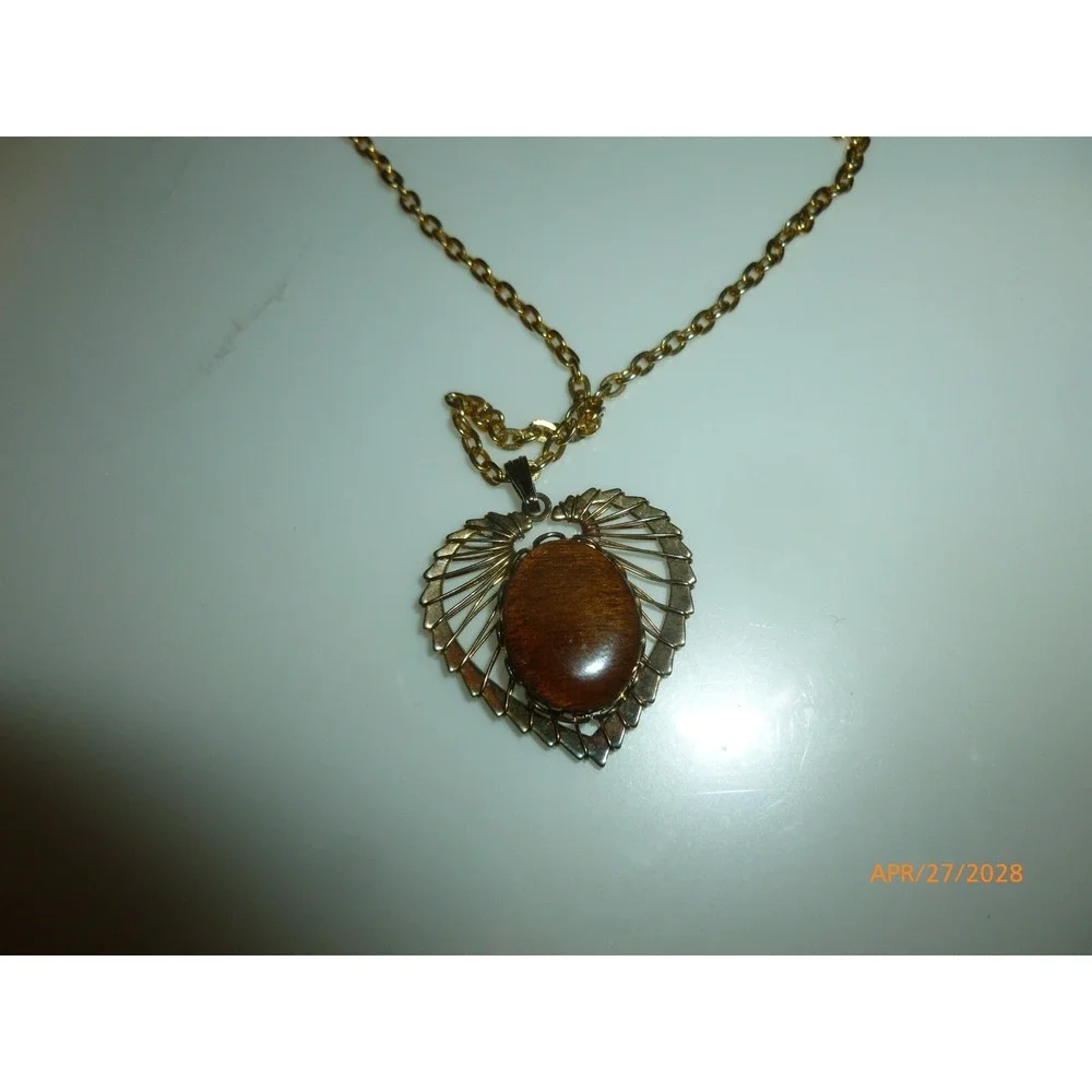 Vintage Gold Tone Heart Wire Pendant Necklace Brown Cabochon Boho Retro Style